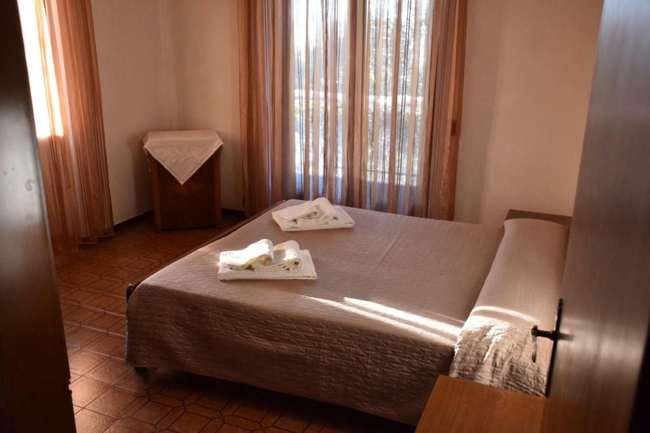 Casa Vacanze Ester Brenzone sul Garda Exterior photo