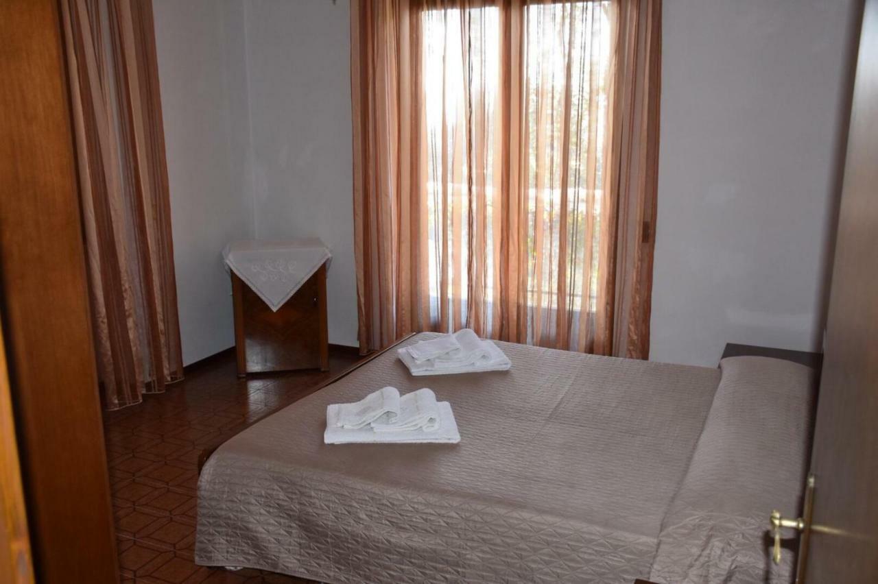 Casa Vacanze Ester Brenzone sul Garda Exterior photo